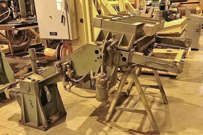 Tension Stand, Ruesch, 26&quot; Wide