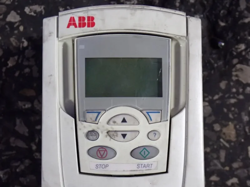 ABB VARIABLE FREQUENCY DRIVE (VFD)  -  ACS550-U1-012A-4