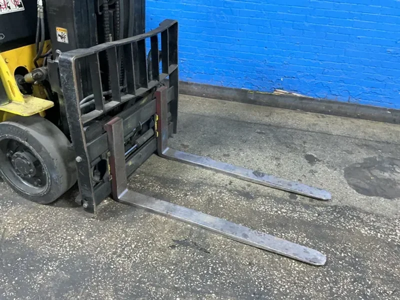 YALE 4550 LBS PROPANE FORKLIFT  -  GLC050VXNVSE085