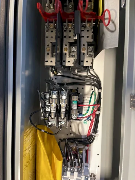 EATON ENCLOSED COMBINATION MOTOR STARTER  -  ECN1801E0B