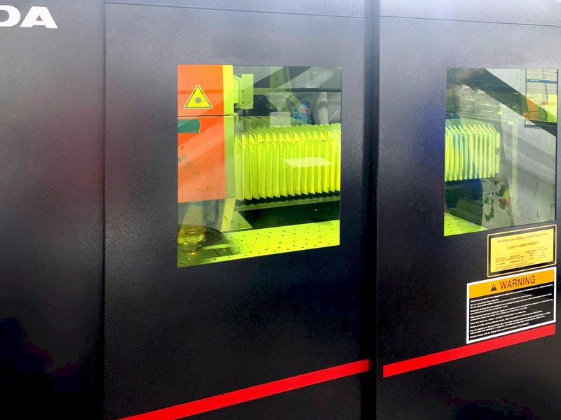 Amada ENSIS-3015AJ 3kW Fiber w/ Automation