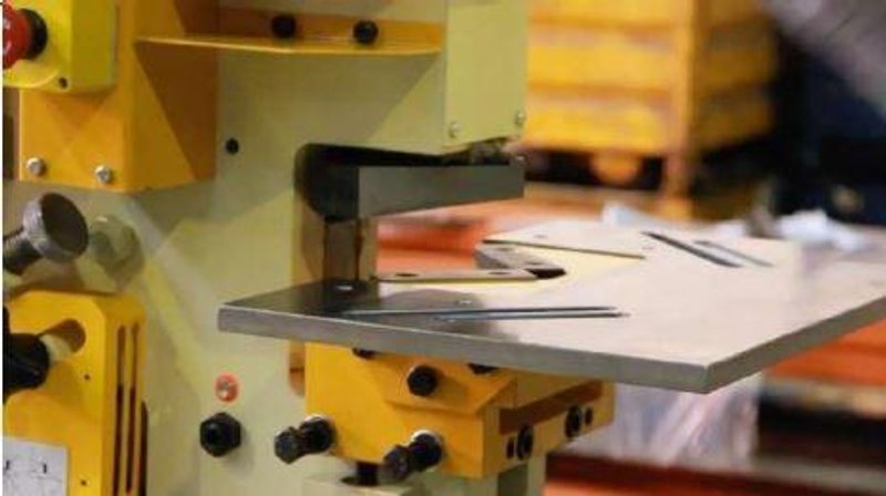 67 Ton, New Geka Hydraulic Ironworker Model Bendicrop 60S - Dual Operator