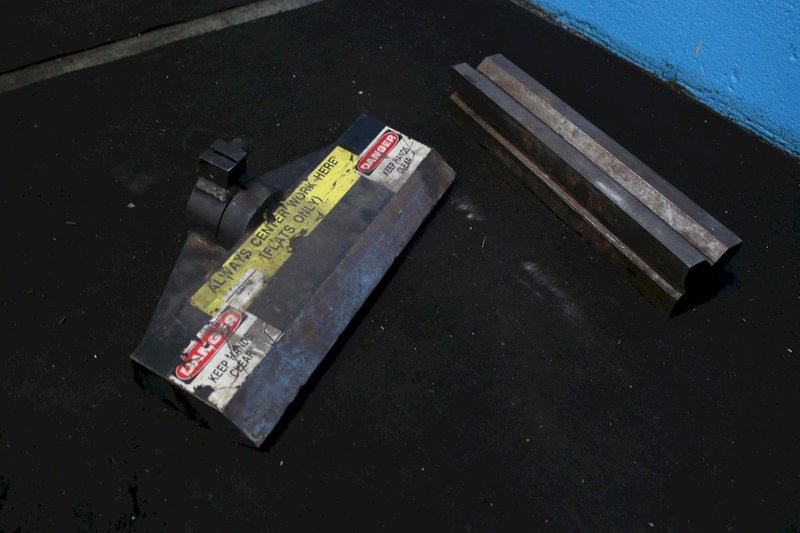 4&quot; X 4&quot; X 3/8&quot; METAL MUNCHER HYDRAULIC IRONWORKER:  STOCK #75682