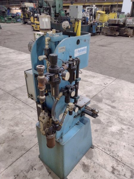 5.5 TON AIR HYDRAULICS MODEL #C-300 PNEUMATIC PRESS 6" STROKE: STOCK #20660