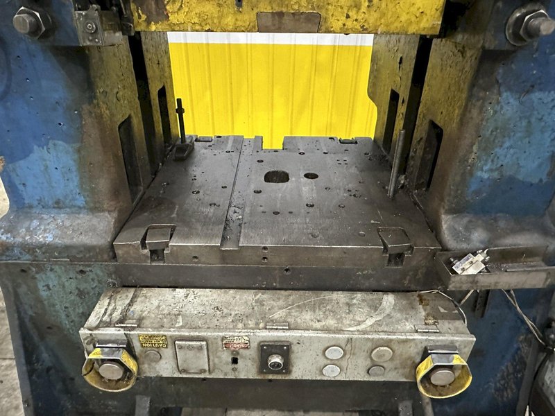 600 TON MINSTER MODEL #90-600 KNUCKLE JOINT PRESS, 4" STROKE: STOCK #22197