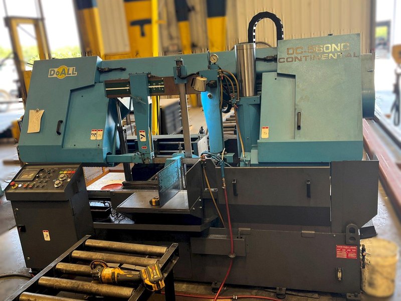 DoAll DC-560NC Automatic Horizontal Bandsaw 2021 equipped with Delta Control, Infeed/outfeed rollers, Toal Cut Time 1789, Total Cuts 16487