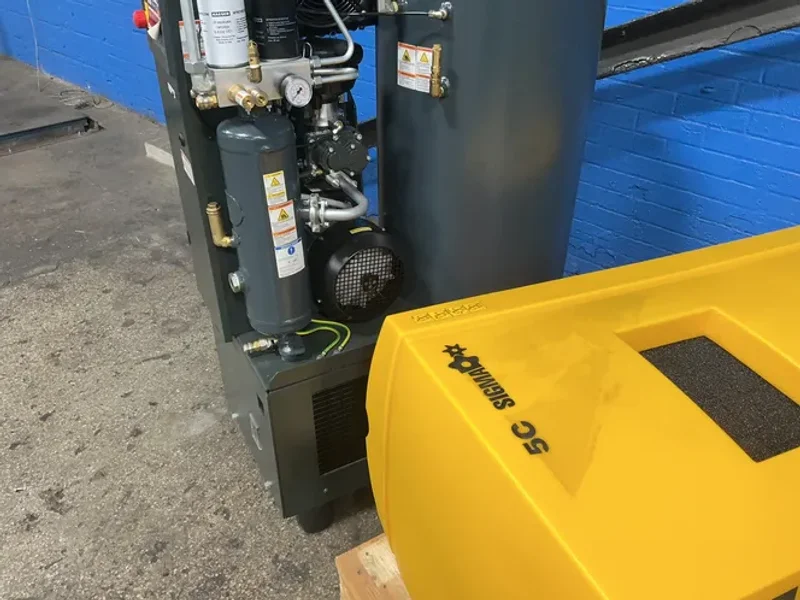KAESER 5.4 HP ROTARY SCREW COMPRESSOR   -  AIRTOWER 5C