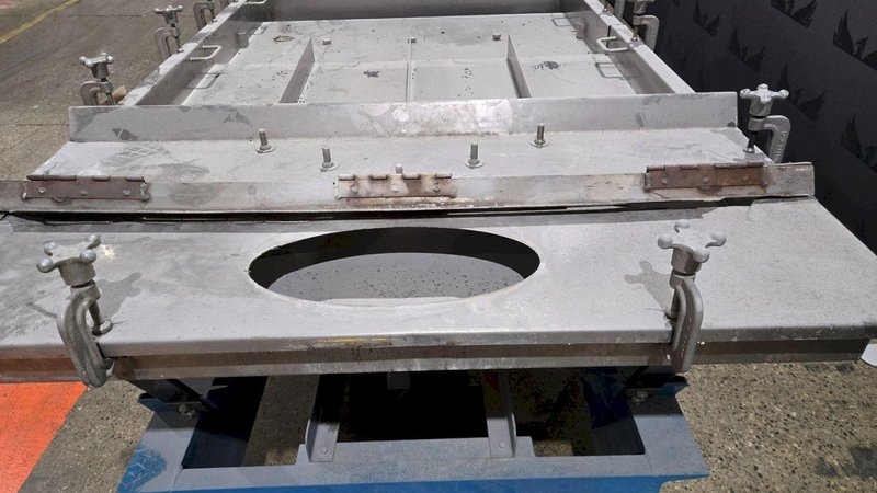 WITTE  LINEAR VIBRATING SCREEN TABLE 700 – 900 RPM  USED