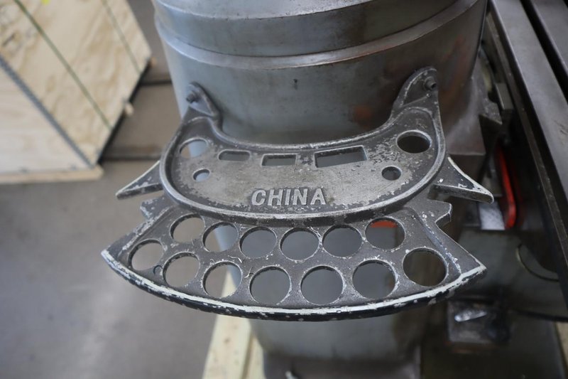 Bridgeport 1J Step Head Vertical Knee Mill, Sony 2-Axis DRO- Auction Item