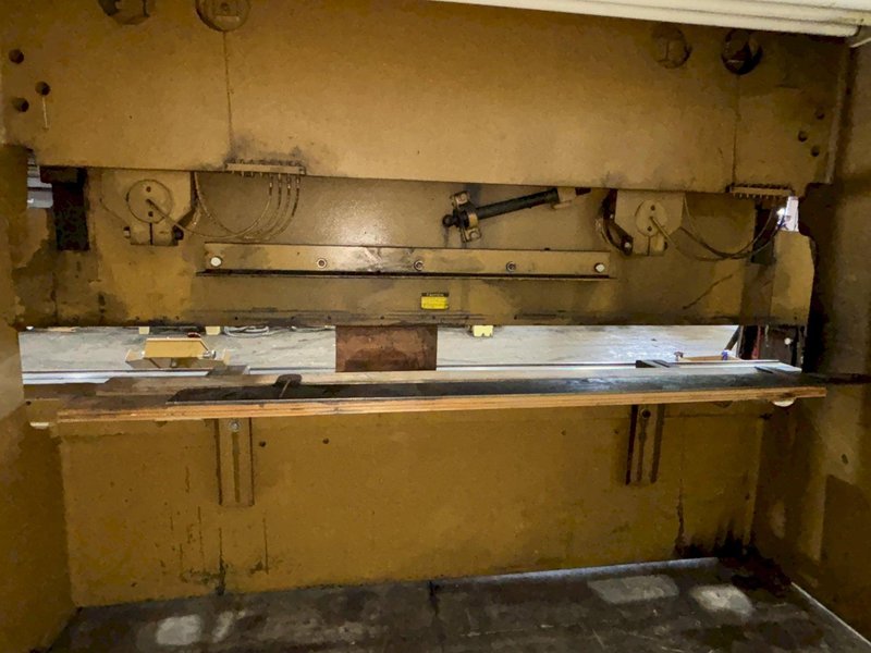 325 TON X 12' STANDARD INDUSTRIAL HYDRAULIC PRESS BRAKE NEW 2003 FLOOR STANDING NO PIT: YOBRO #23963