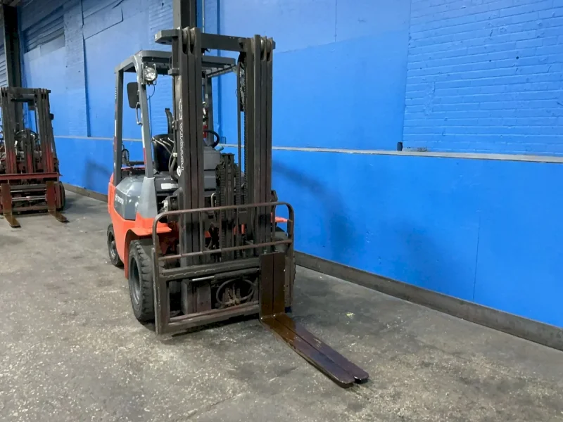 TOYOTA 4950 LBS PROPANE FORKLIFT  -  7FGCU25