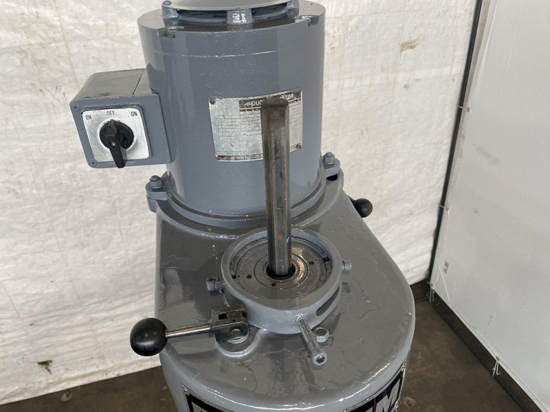 2 HP PILGRIM INDUSTRIES VERTICAL MILL. STOCK #0742922.