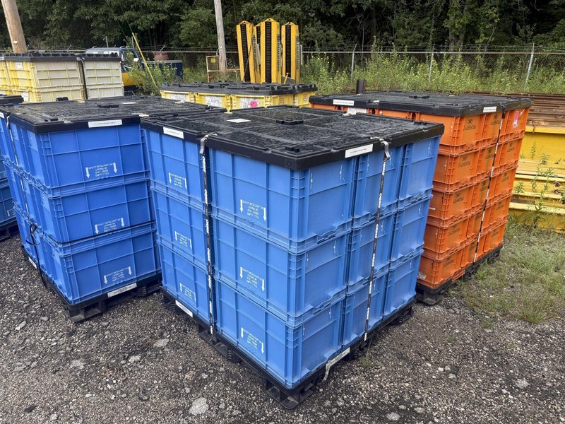 100 STACKABLE PLASTIC STORAGE BINS: YOBRO #24714