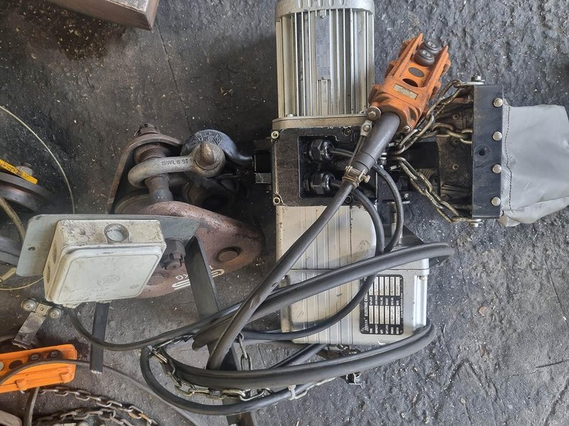 Delta - electric chain hoist 1000 kg