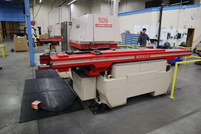Murata Wiedemann Centrum 3000 CNC Turret Punch Press, 33 Ton, Fanuc  OOP Talkative PIII Control, 54 Station Turret, (2)AI Stations- Auction Item