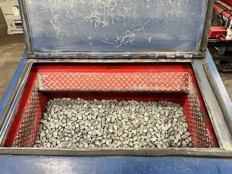 USED GIANT MODEL W-5C 5 CUBIC FOOT VIBRATORY BOWL YEAR: 2017