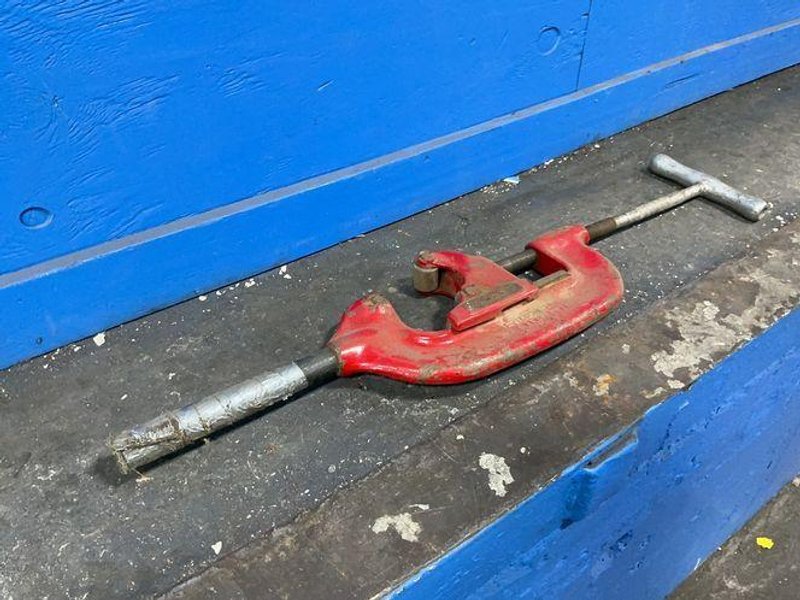 RIDGID HEAVY DUTY PIPE CUTTER   -  4-S