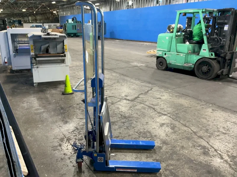 VESTIL 880 LBS LIFT CART  -  HYD-10