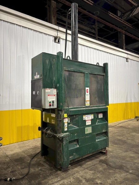30&quot; x 60&quot; GALBREATH PATRIOT MODEL #VBPAT-3060 HYDRAULIC VERTICAL BALER: YOBRO #24417