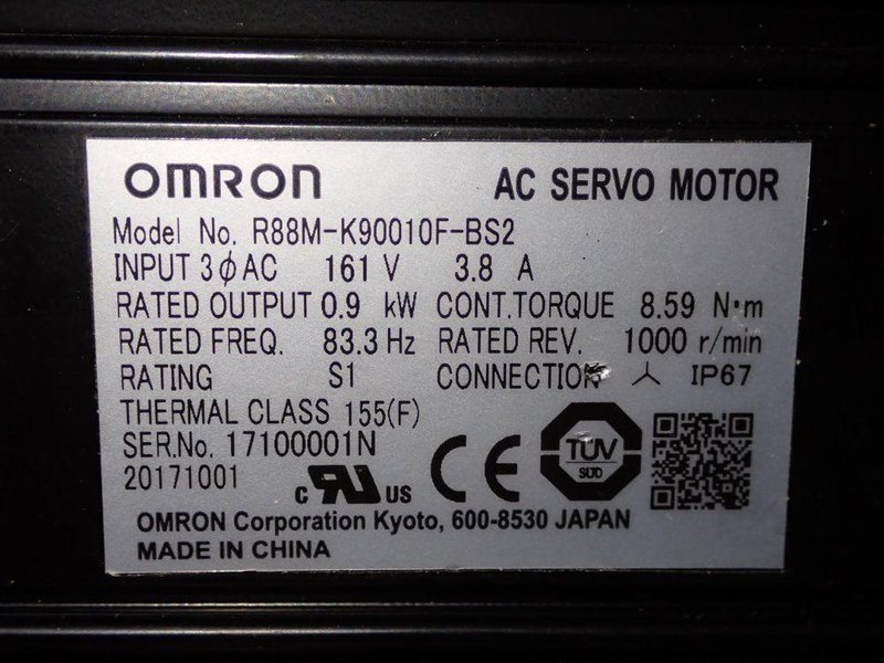 OMRON 0.9 KW AC SERVO MOTOR  -  R88M-K90010F-BS2