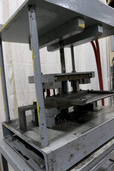 2 TON CUSTOM PNEUMATIC 4 POST PRESS: STOCK #69324