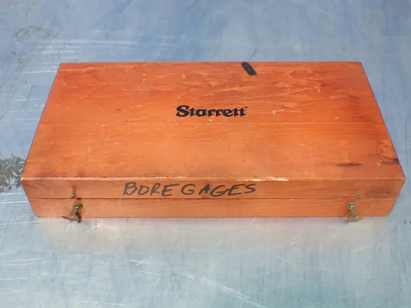 STARRETT .560 - 1.565 DIAL BORE GAGE W/CASE  -  82