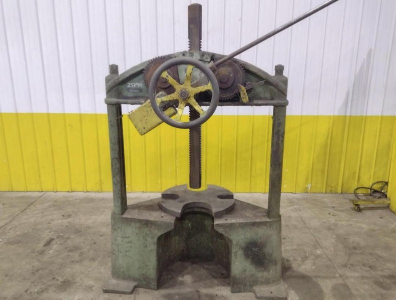 GREENERD #32 TWIN-POST MANUAL ARBOR PRESS. STOCK # 0435026