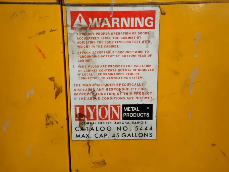 LYON 45 GAL FLAMMABLE LIQUID STORAGE CABINET
