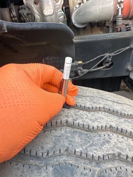 2019 Freightliner Cascadia 1FUJHHDR5KLKM7237