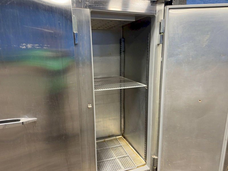 McCALL COMMERCIAL REFRIGERATOR  -  7-7070T
