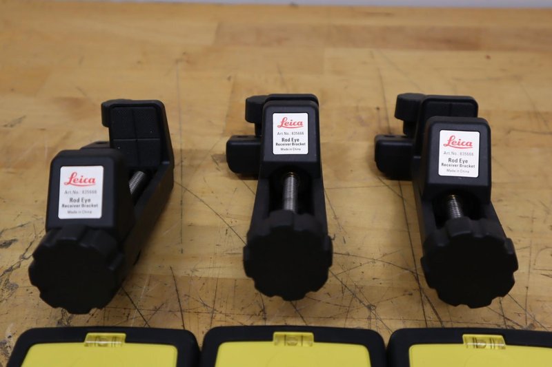 Leica Rod Eye 160  Digital Laser Detector Receiver &amp; Brackets - Auction Item
