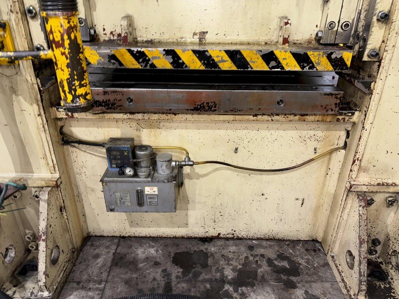 660 TON SUTHERLAND MODEL #HD1 HYDRAULIC 4 POST GUIDED RAM PRESS 15&quot; STROKE: YOBRO #24088