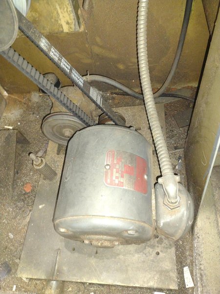 36" DOALL MODEL #3613-1 VERTICAL BANDSAW: YOBRO #24515