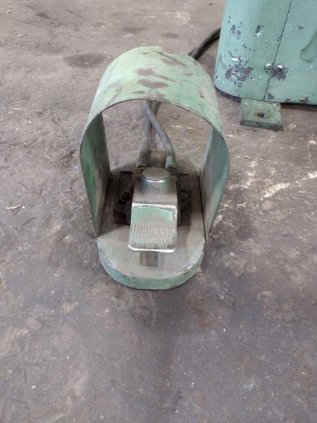 60" BROWN AND BOGGS MODEL 265 PIPE ROLLER AND CRIMPER: STOCK #17018