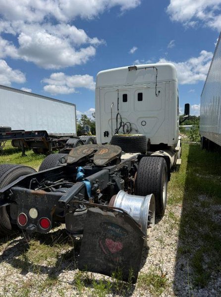 Freightliner Cascadia 125 Sleeper Truck, 2016 – Class 8 Semi, Detroit DD15, 72” Sleeper, Tandem Axle Road Tractor