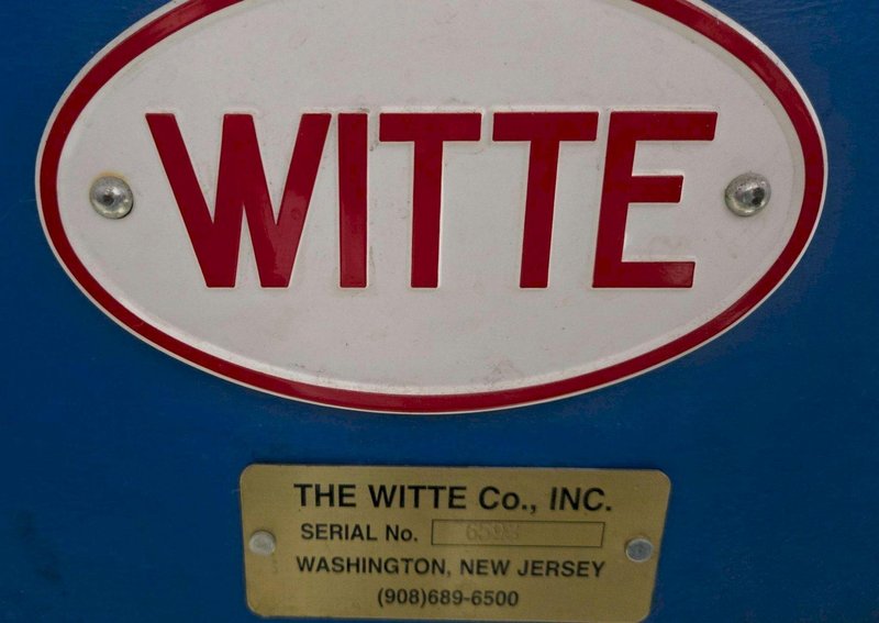 WITTE  LINEAR VIBRATING SCREEN TABLE 700 – 900 RPM  USED
