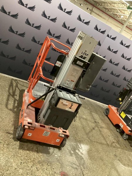 JLG 12SP VERTICAL MAN LIFT USED