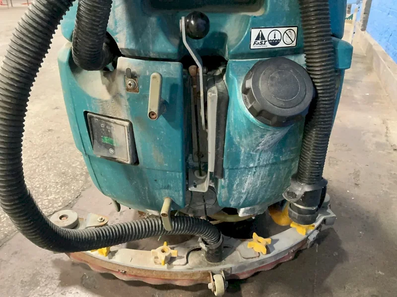 TENNANT WALK BEHIND FLOOR SCRUBBER  -  MODEL T5