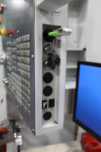 Haas VF-3YT CNC Vertical Machining Center, 40&quot;x26&quot;x25&quot;, CT40, 8,100 RPM, 2-Speed Gearbox, 40 Station ATC,  Probing, Thru Spindle Coolant