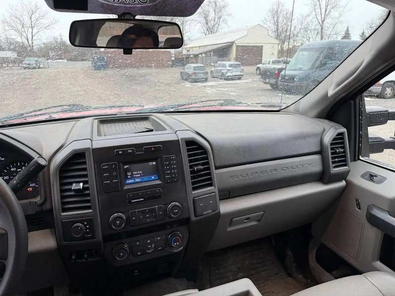 Ford F550 Flatbed Truck, 2019 – w/ Switch-N-Go Hoist