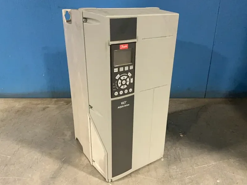 DANFOSS 20HP VLT AQUA SERVO DRIVE  -  131Z0575