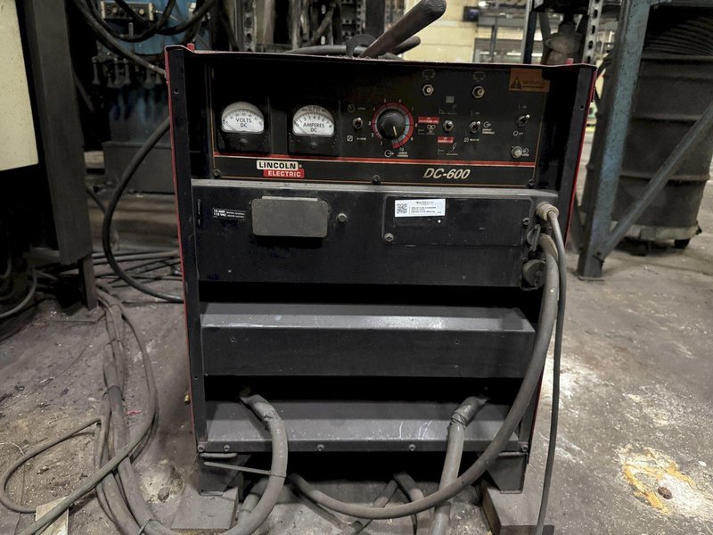 600 AMP LINCOLN MODEL DC-600 WELDER: YOBRO #26007