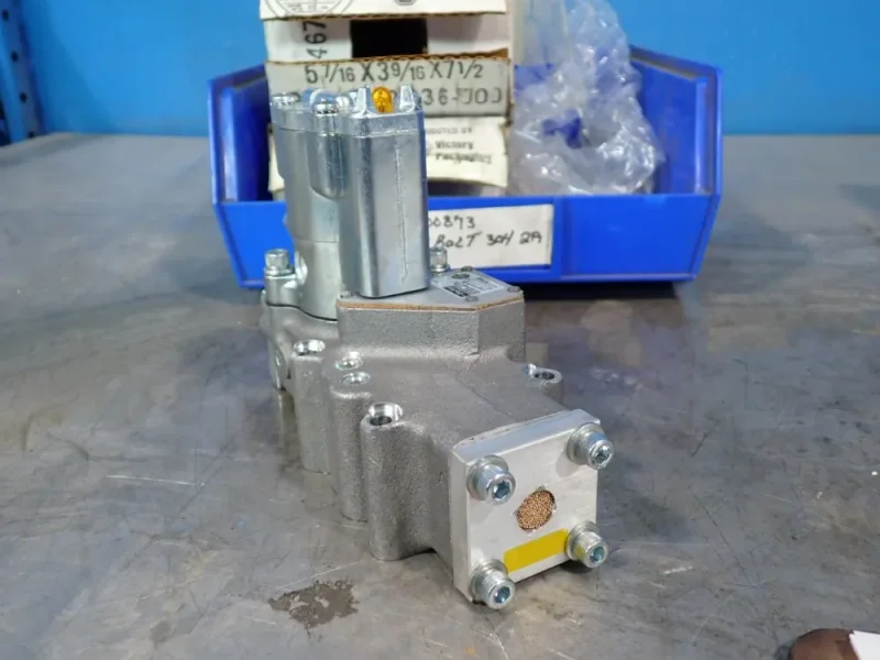 PARKER 140 PSIG VALVAIR II FOUR WAY MANIFOLD MOUNTED VALVES  -  L6753910253
