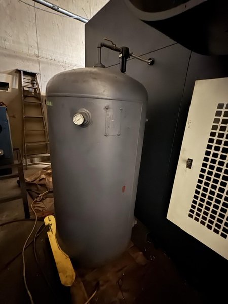 Johnford DMC 2600SH VMC, 2002 – Coolant Through Spindle, Chip Conveyor, Spindle Chiller