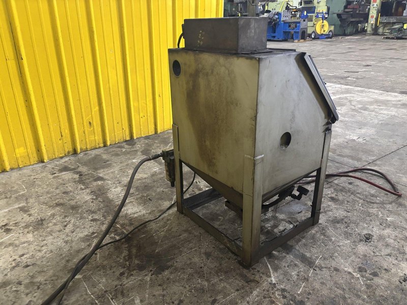 20”W x 18”D x 18”H TRINCO MODEL #20/CDB BENCH BLAST CABINET : YOBRO #23853