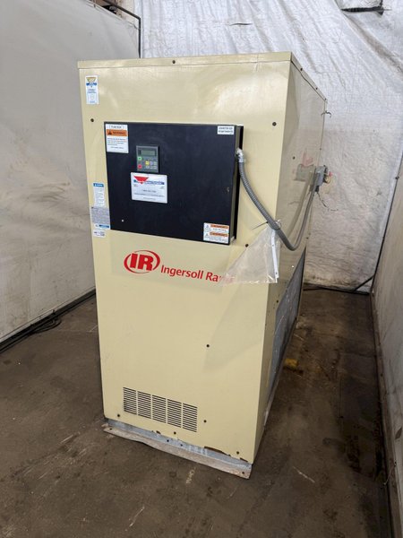 1,000 CFM INGERSOLL RAND NVC1000A400 REFRIGERATED COMPRESSED AIR DRYER. STOCK # 0888325