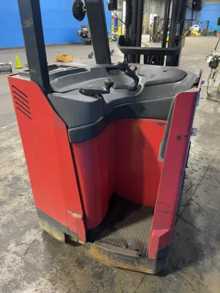 RAYMOND 4000 LBS STAND UP FORK LIFT  -  R40-C40TT