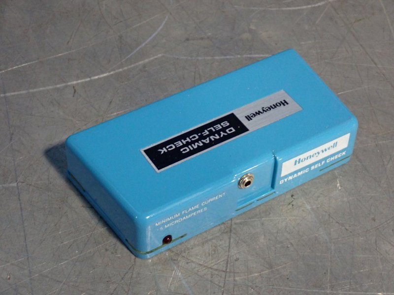 HONEYWELL DYNAMIC SELF CHECK AMPLIFIER   -  R7476A 1007