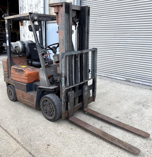 4700 Lb. Toyota Lift Truck, Hard Tire, Triple Stage Mast, LP Gas