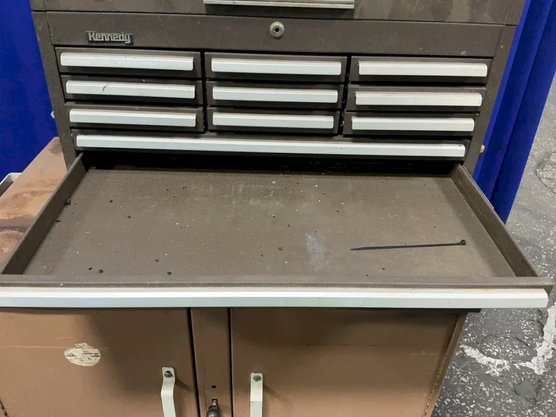 KENNEDY, KNAACK 13 TOOL BOX COMPARTMENTS, 4 TOOL CABINET DRAWERS MACHINIST TOOL BOX, JOBMASTER ROLLING WORKBENCH ASSEMBLY  -  JOBMASTER 44